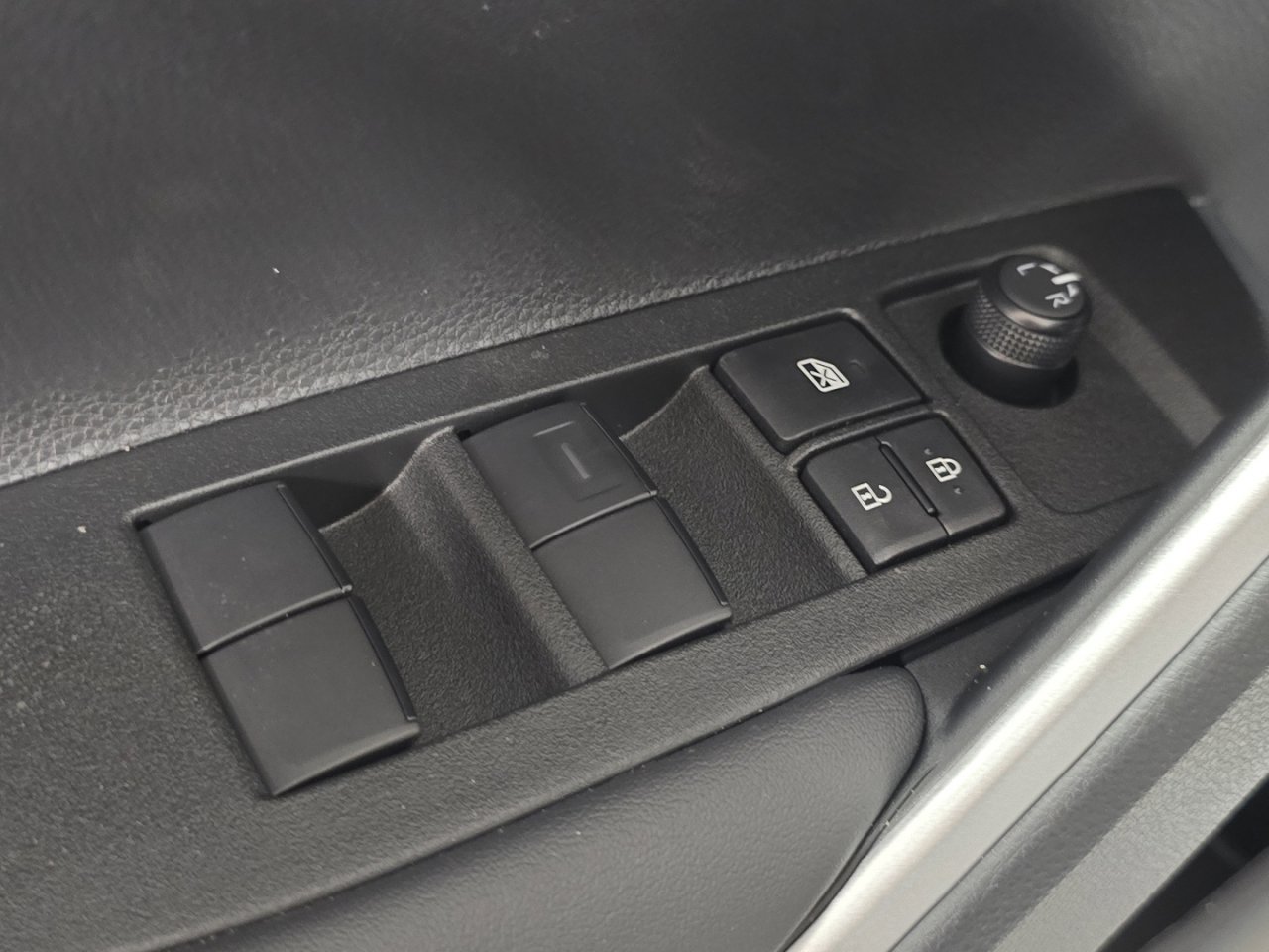 New 2026 Toyota Corolla Cross L image 20