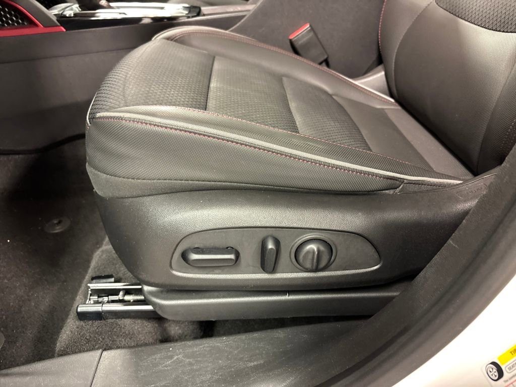 Used 2022 Chevrolet TrailBlazer RS w/ Sun and Liftgate Package image 24