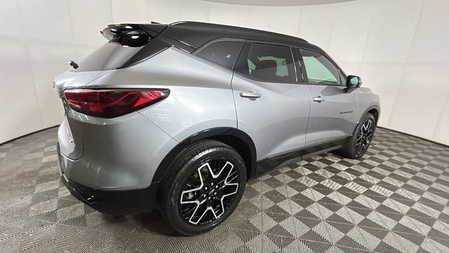 Used 2023 Chevrolet Blazer RS AWD/4WD image 2