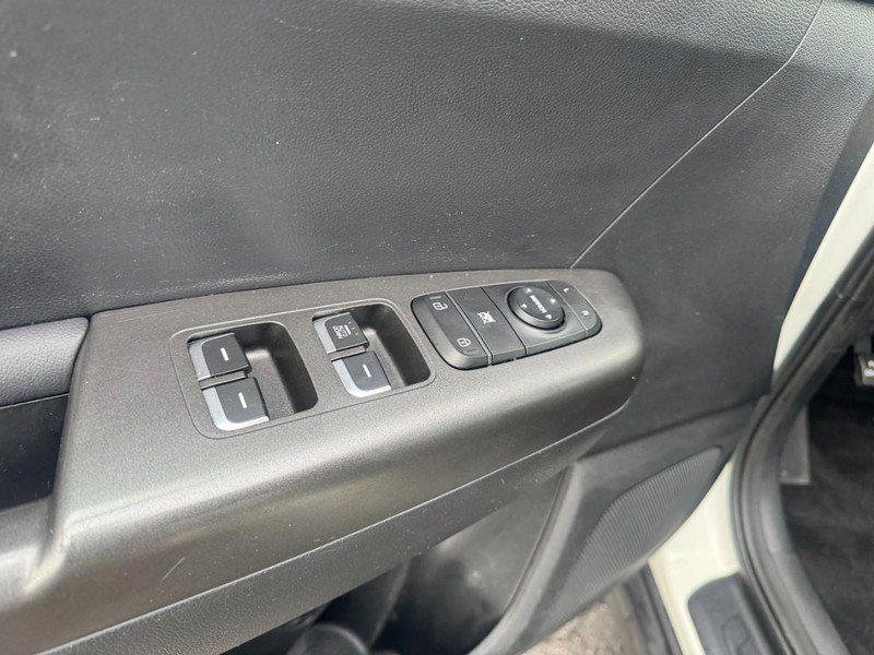 Used 2020 Kia Sportage LX image 14