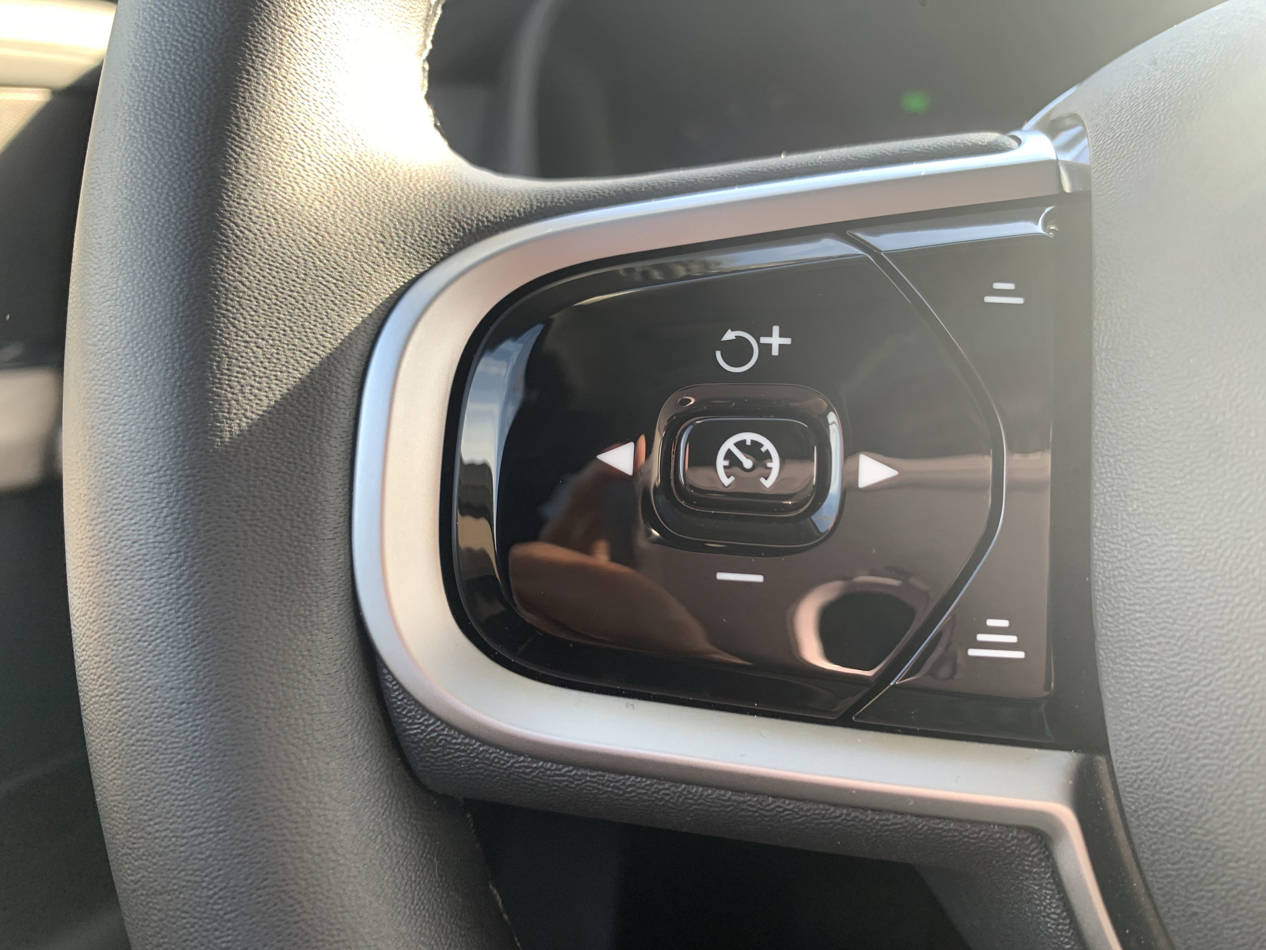 Used 2025 Volvo XC90 B6 Plus image 19