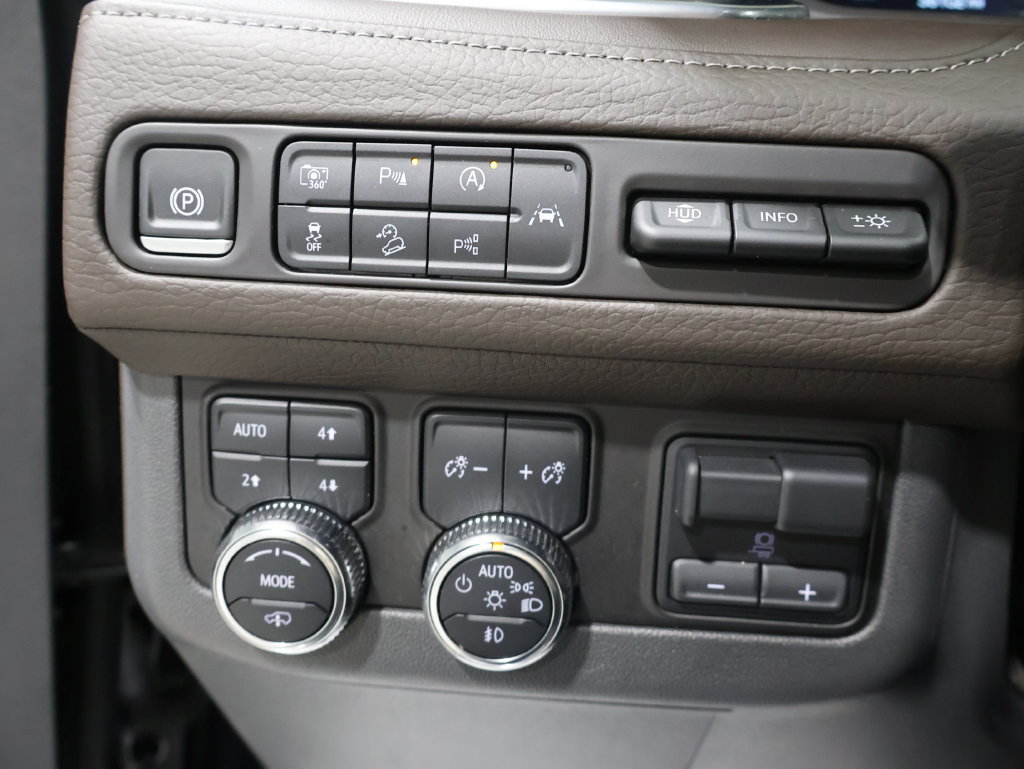 Used 2024 GMC Yukon XL Denali w/ Denali Reserve Package AWD/4WD image 41