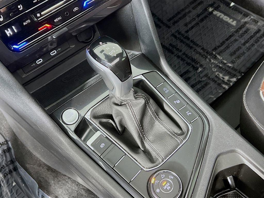 Used 2024 Volkswagen Tiguan SEL R-Line image 16