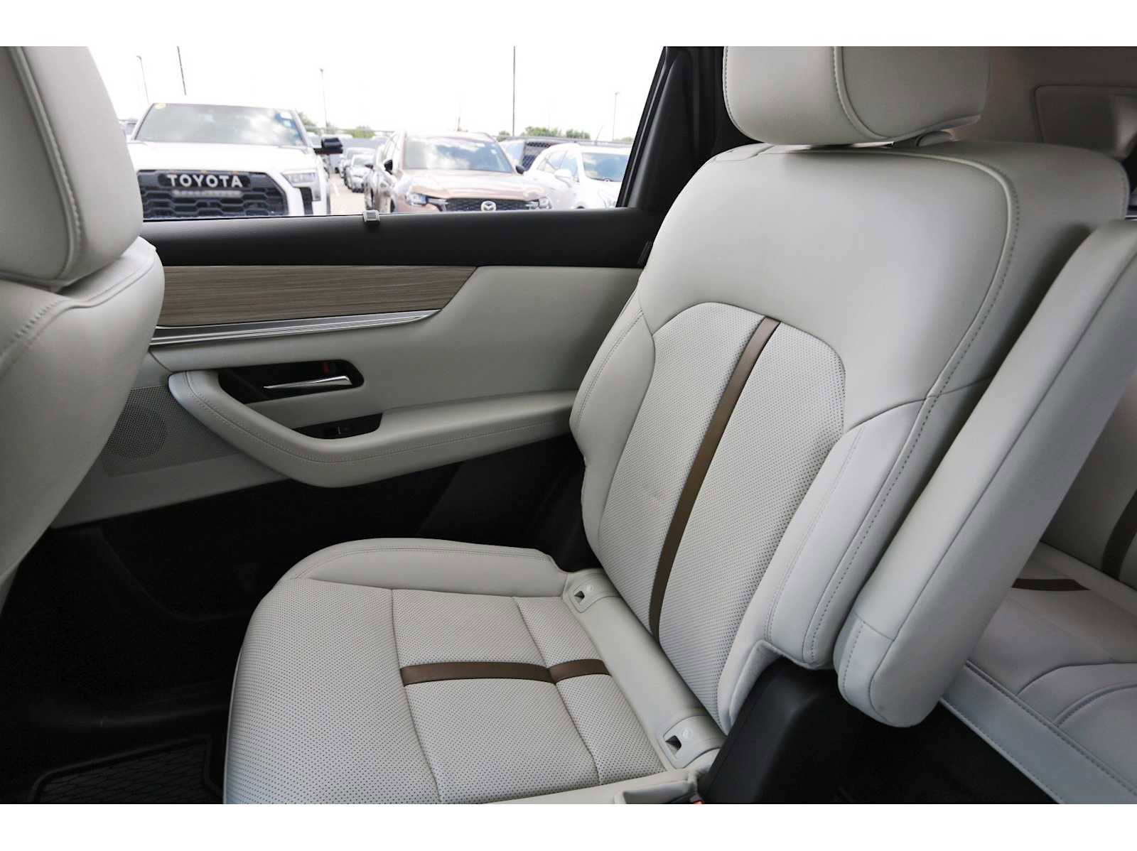 Certified 2025 MAZDA CX-90 3.3 Turbo w/ Premium Plus Pkg image 9