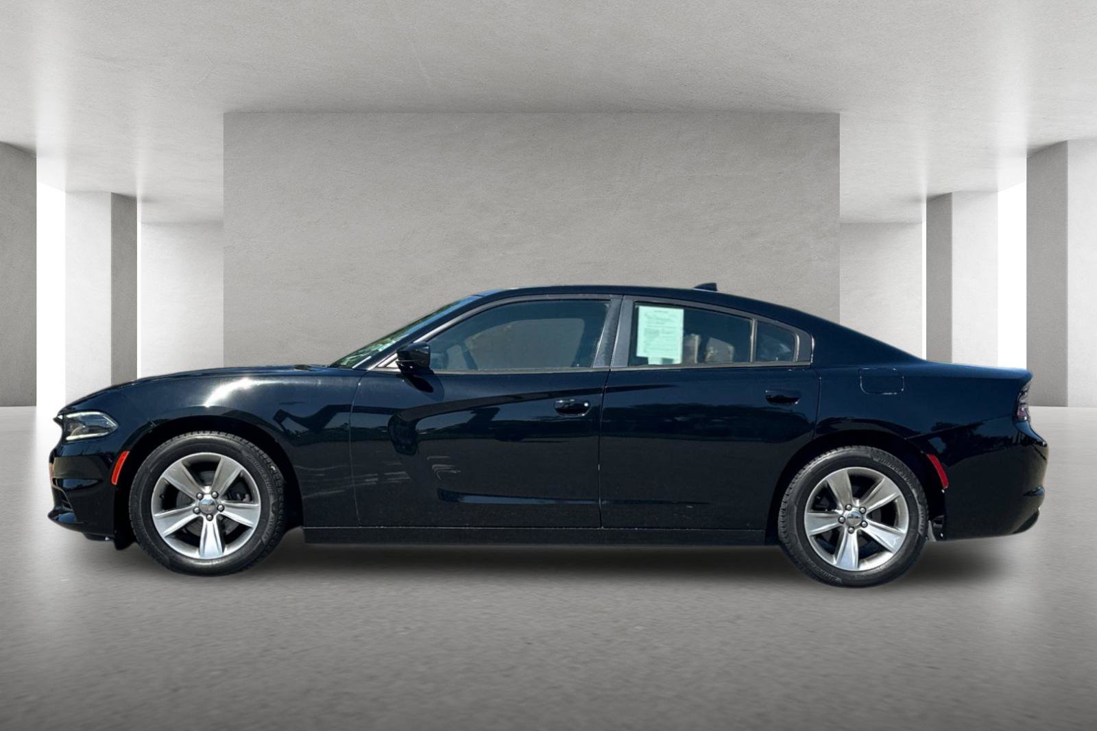 Used 2016 Dodge Charger SXT RWD image 7