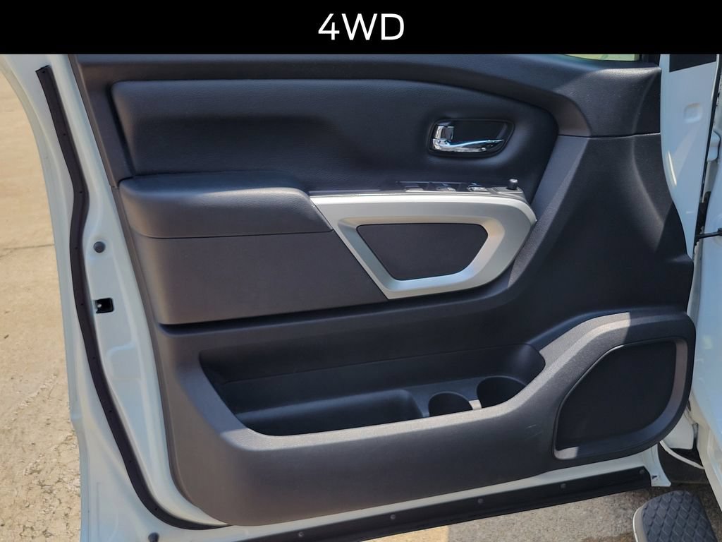 Used 2017 Nissan Titan SV AWD/4WD image 20