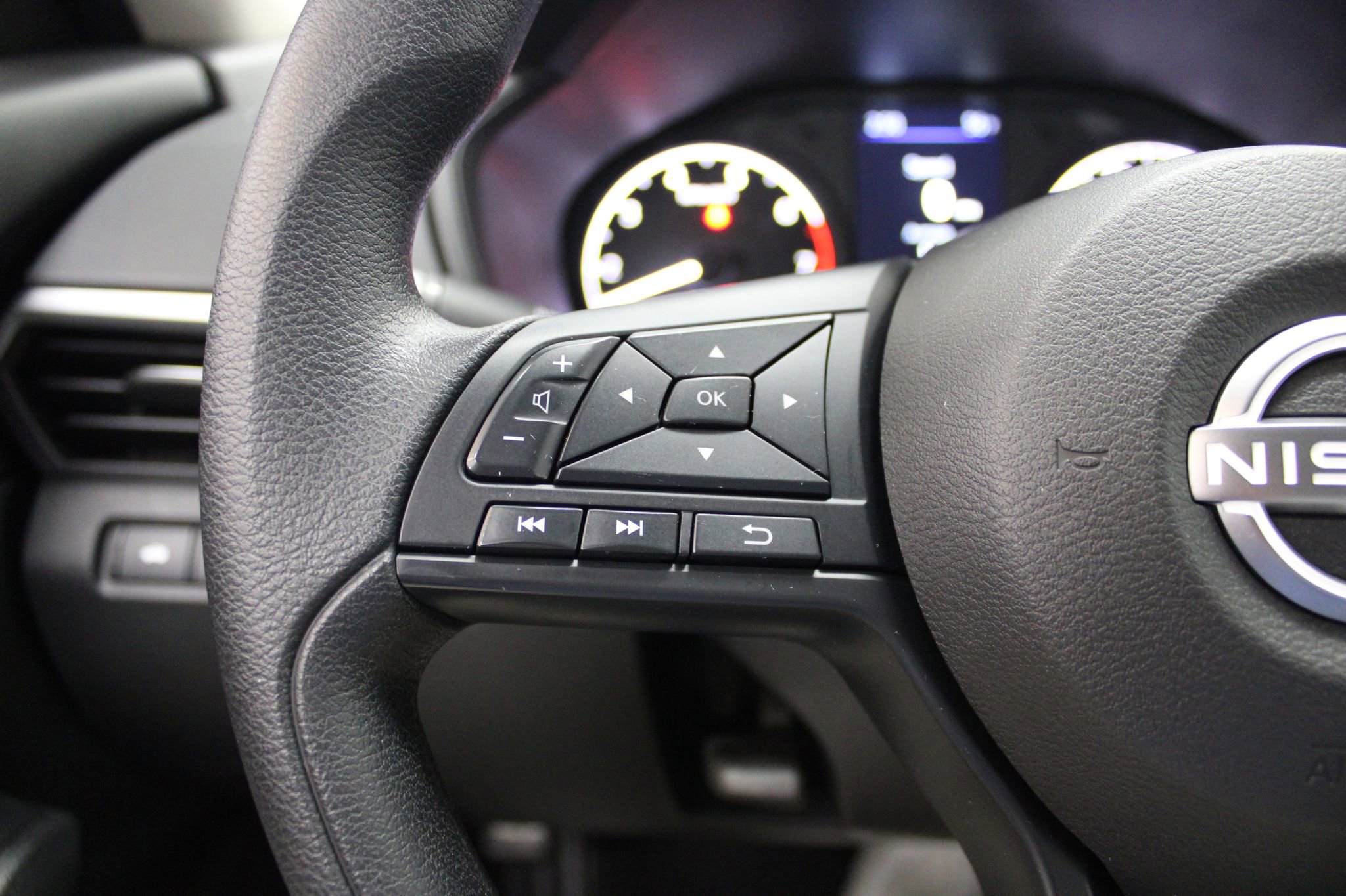 Used 2024 Nissan Altima 2.5 S image 32