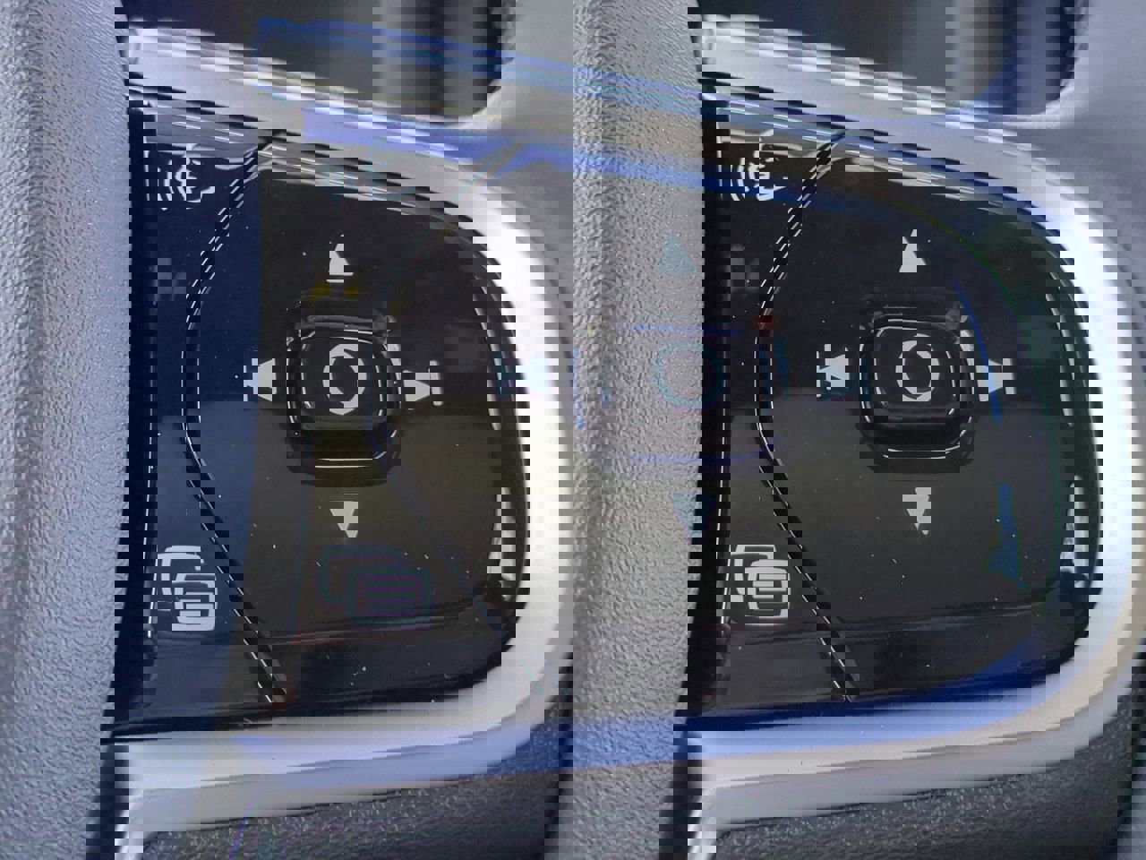 New 2026 Volvo XC60 B5 Core w/ Climate Package image 25