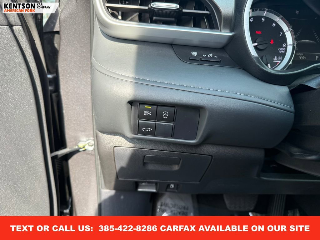Used 2025 Toyota Highlander XLE image 21