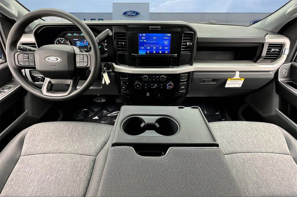 New 2026 Ford F250 4x4 Crew Cab Super Duty image 5