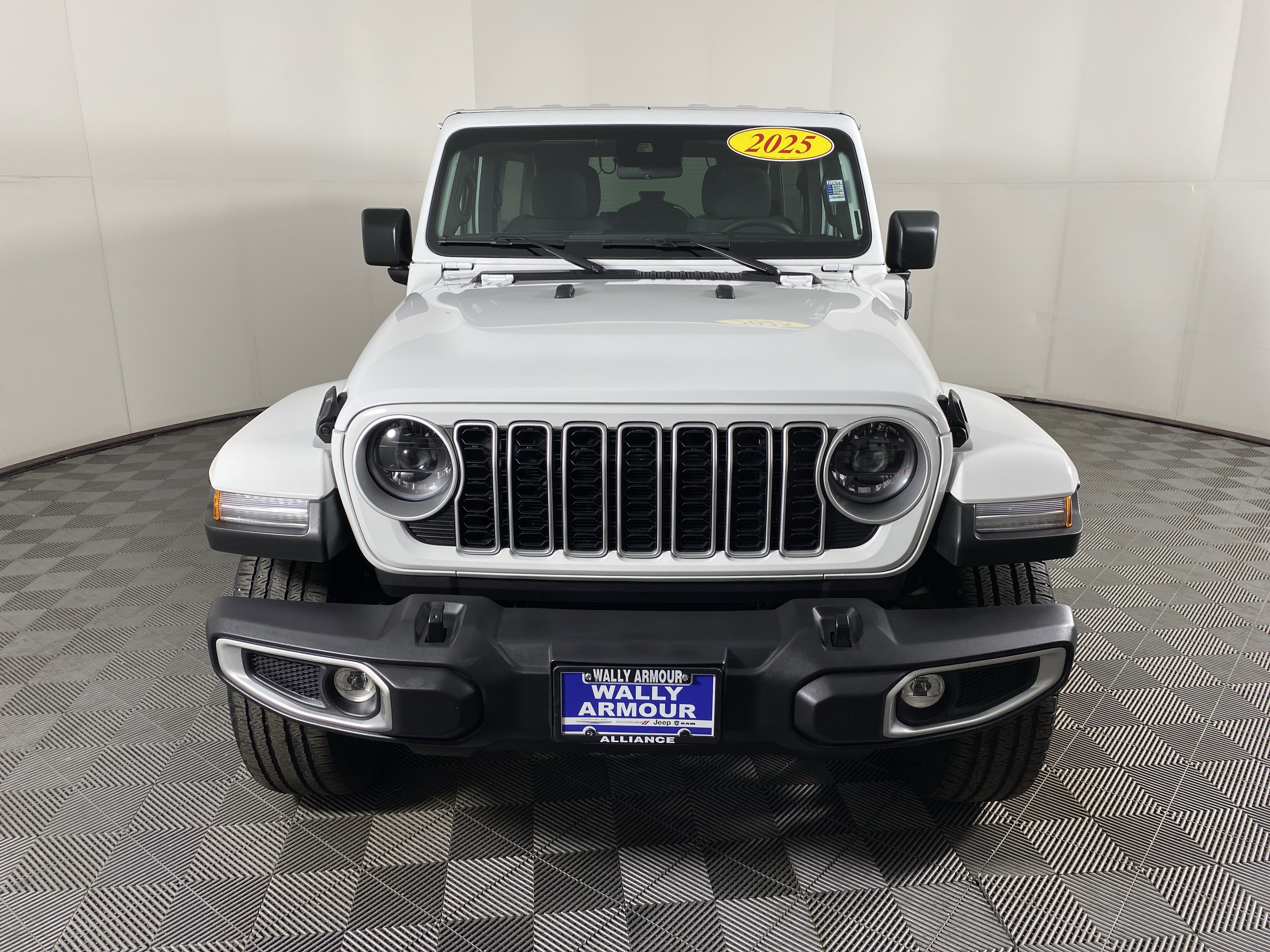 Used 2025 Jeep Wrangler Sahara AWD/4WD image 13