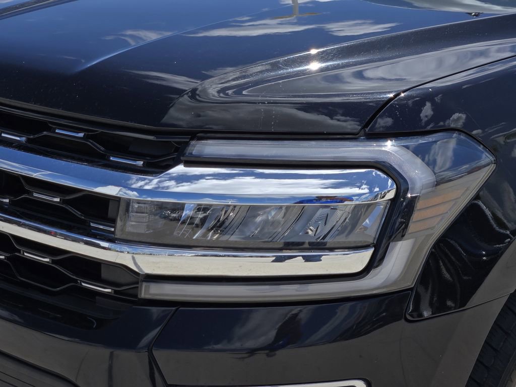 Used 2024 Ford Expedition Limited image 3