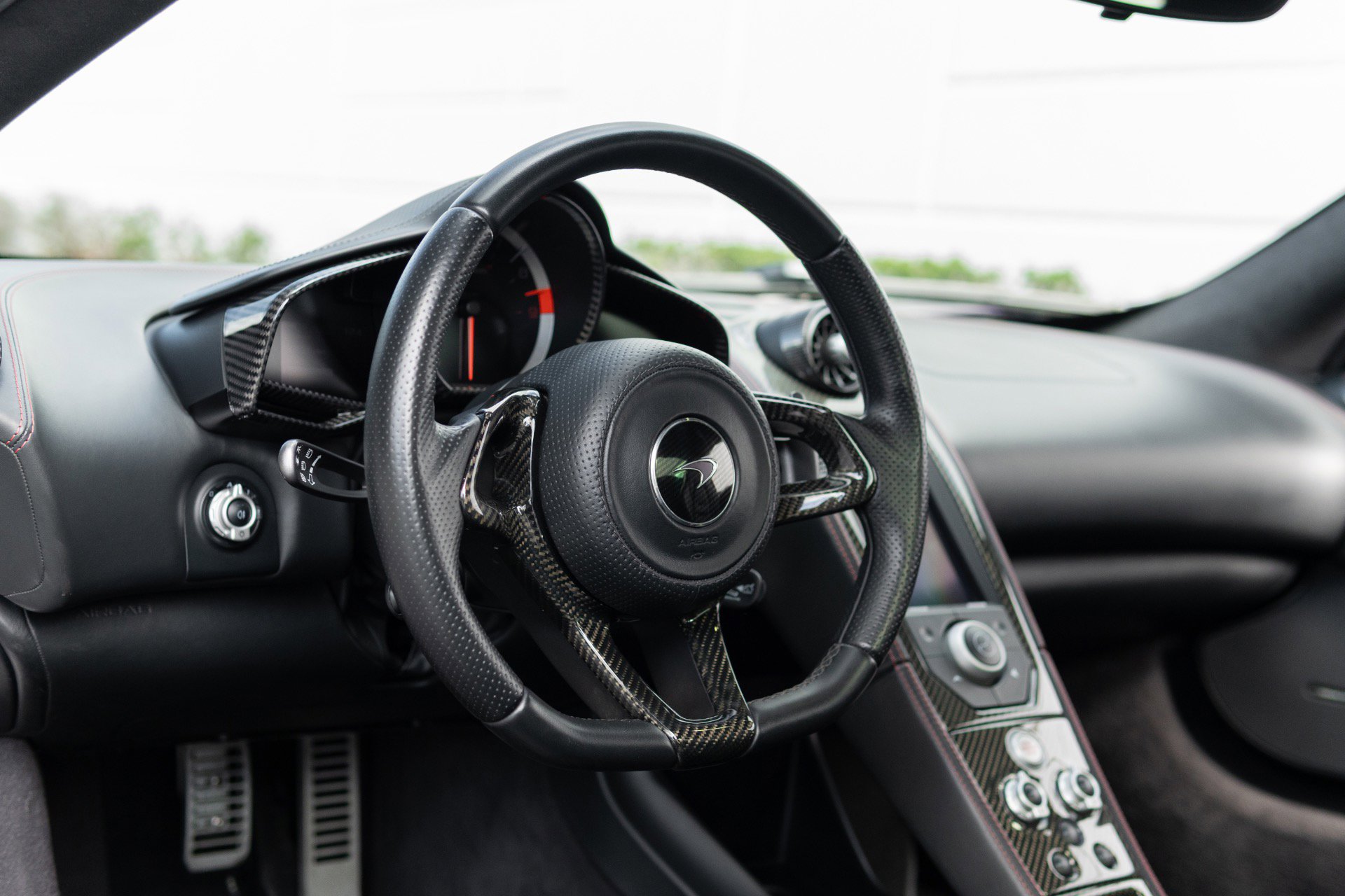 Used 2013 McLaren MP4-12C image 35