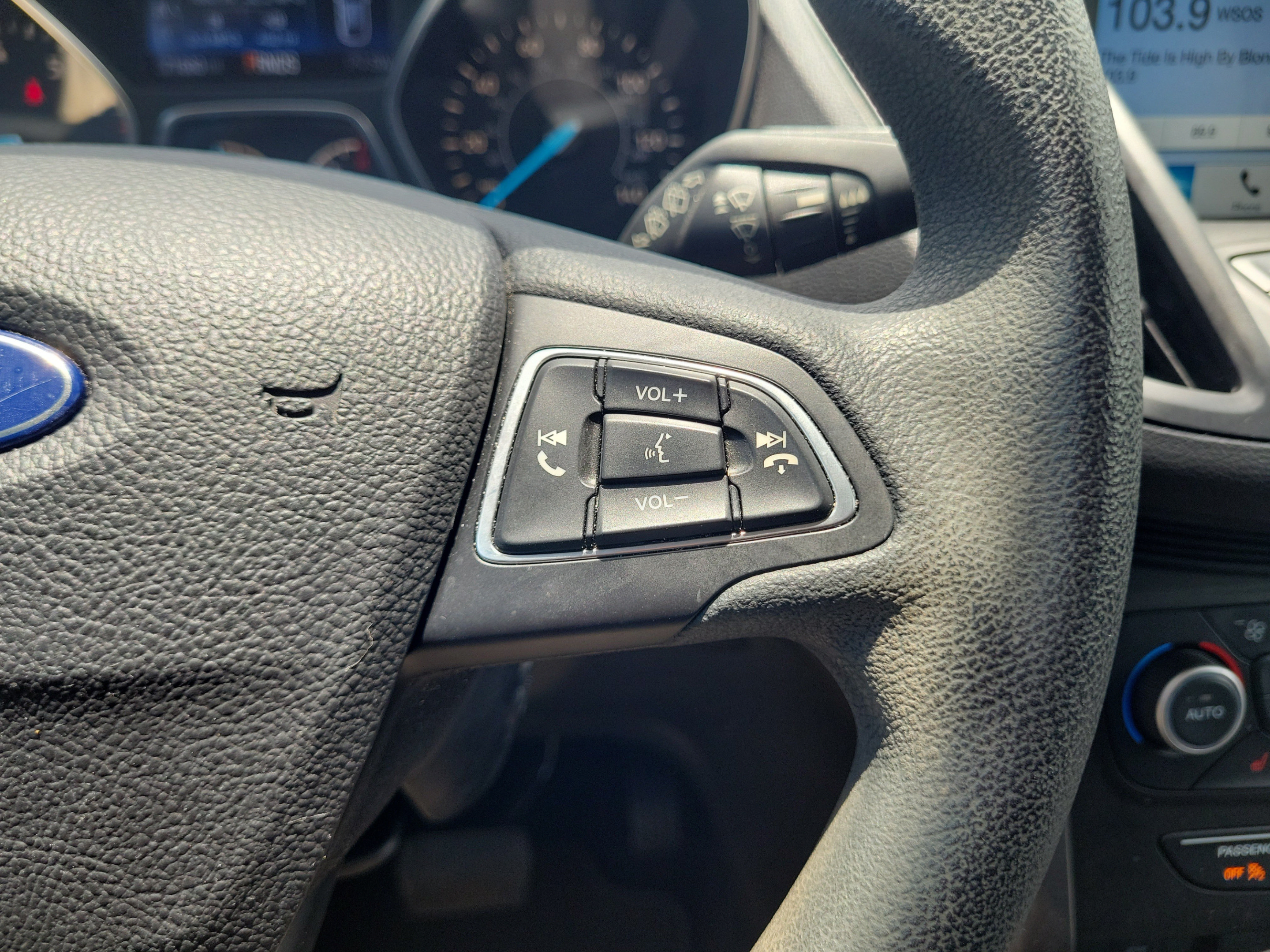 Used 2019 Ford Escape SE FWD image 29