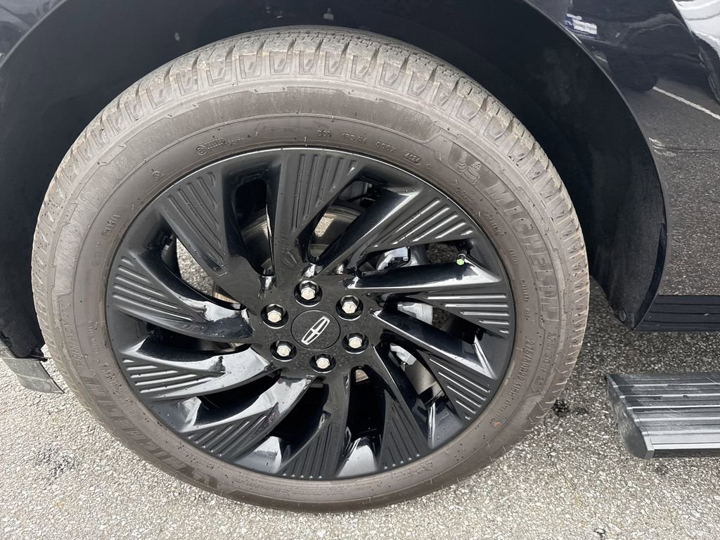 Used 2025 Lincoln Navigator Reserve w/ Jet Appearance Package image 11
