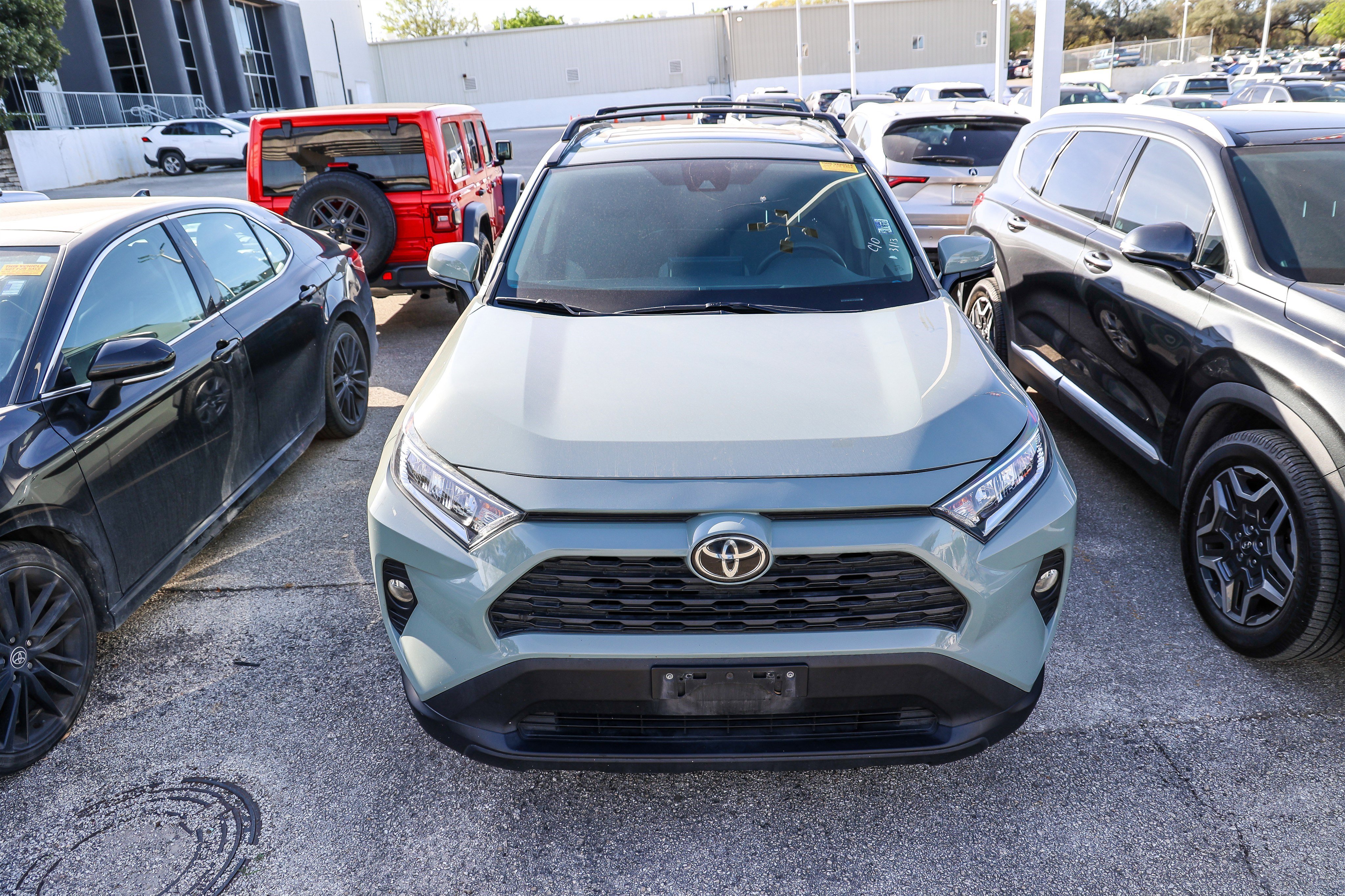 Used 2020 Toyota RAV4 XLE w/ Convenience Package image 5