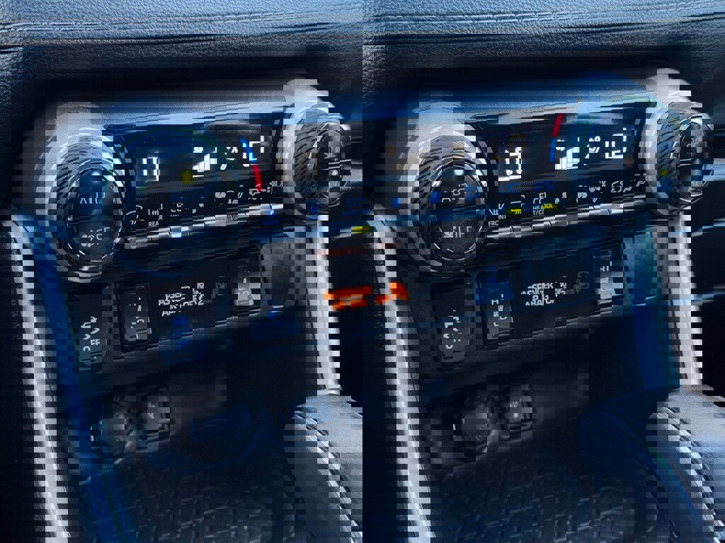 Used 2021 Toyota RAV4 XLE Premium image 23