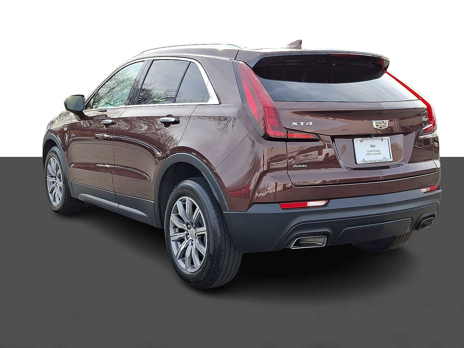 Used 2023 Cadillac XT4 Luxury w/ Cold Weather Package image 4