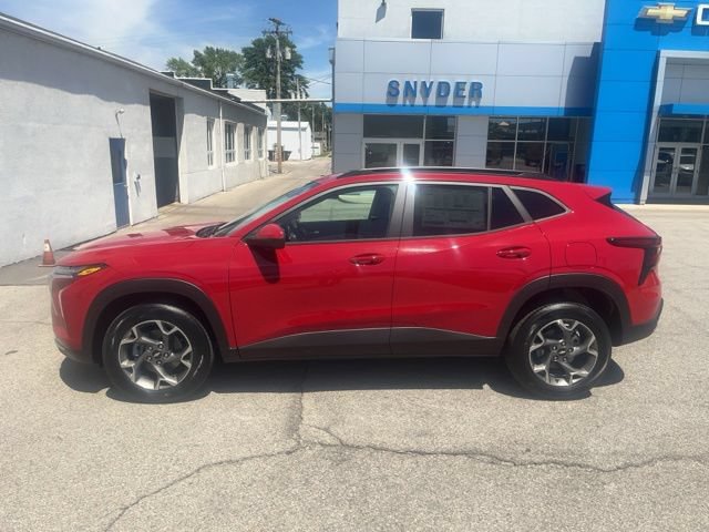 New 2026 Chevrolet Trax LT w/ Driver Confidence Package FWD image 2