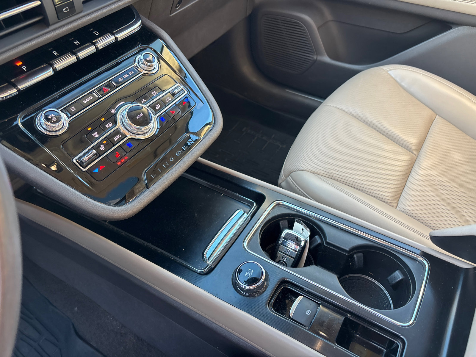 Used 2022 Lincoln Corsair AWD w/ Premium Package image 22