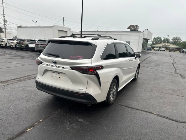 Used 2025 Toyota Sienna XLE w/ XLE Plus Package FWD image 7