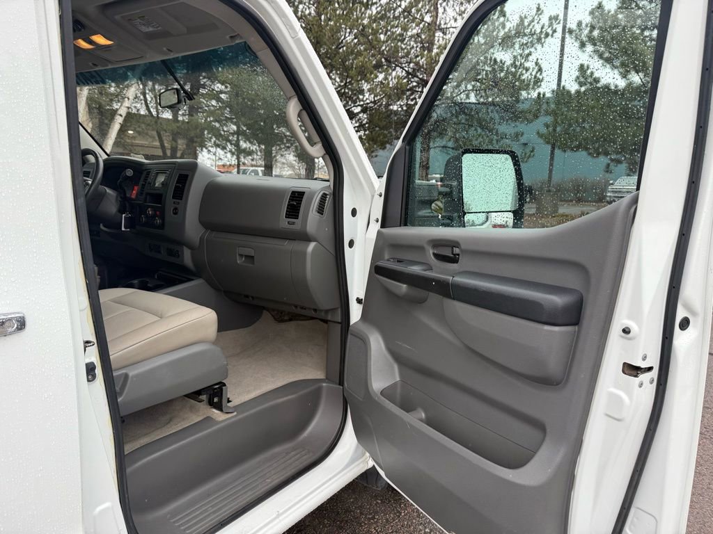 Used 2013 Nissan NV 3500 SL w/ Technology Pkg image 13