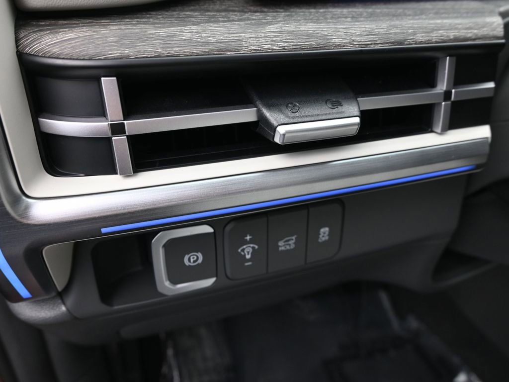 Used 2025 Hyundai Santa Fe Limited image 10