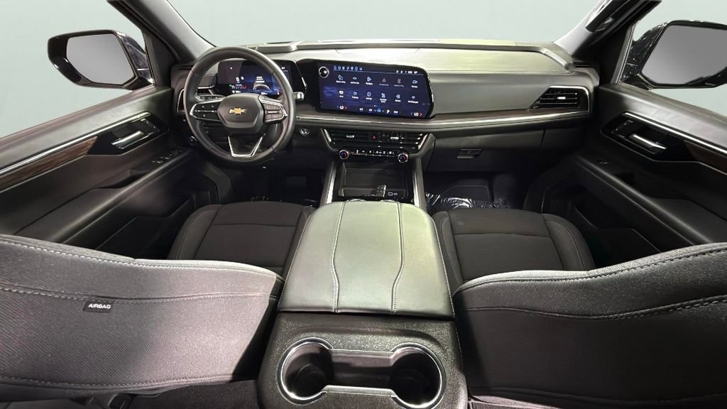 Used 2025 Chevrolet Suburban LS image 35
