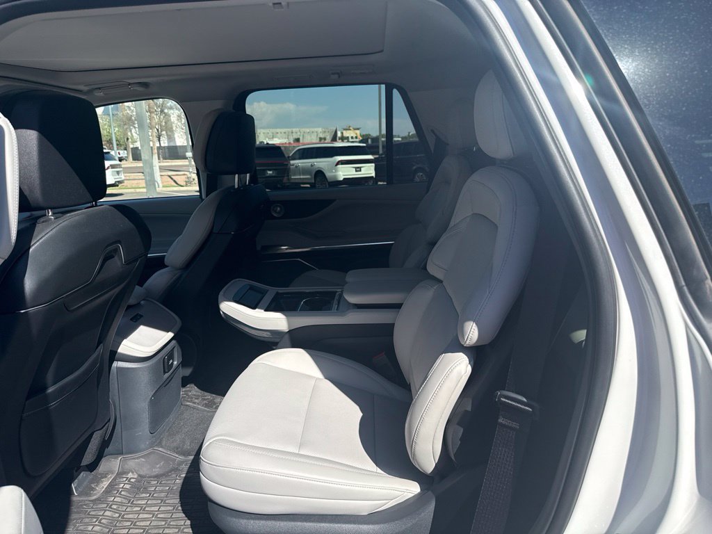 Certified 2025 Lincoln Navigator Reserve AWD/4WD image 3