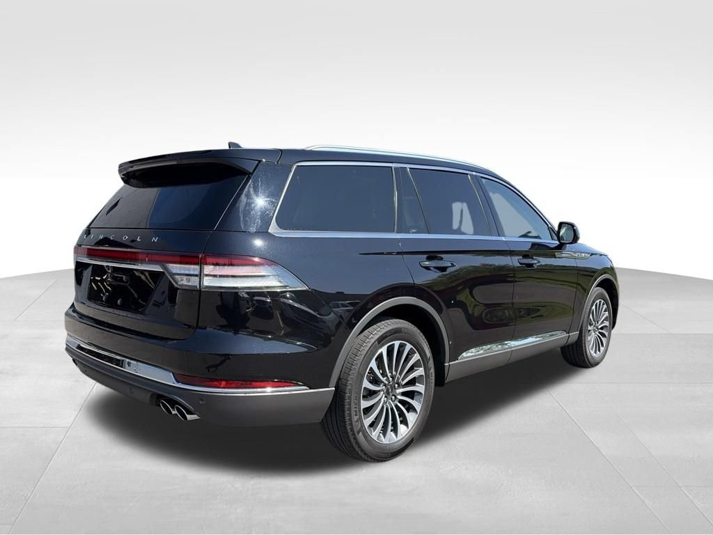Used 2024 Lincoln Aviator AWD w/ Premium Package image 16