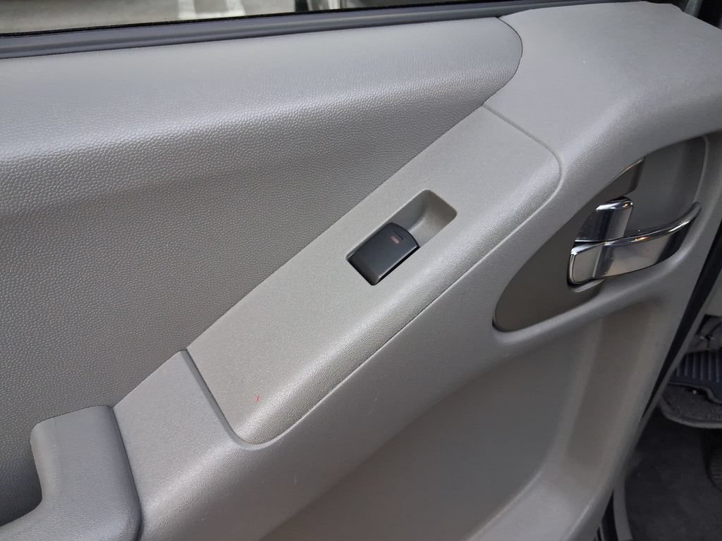 Used 2021 Nissan Frontier SV w/ Midnight Edition Floor Mats RWD image 12