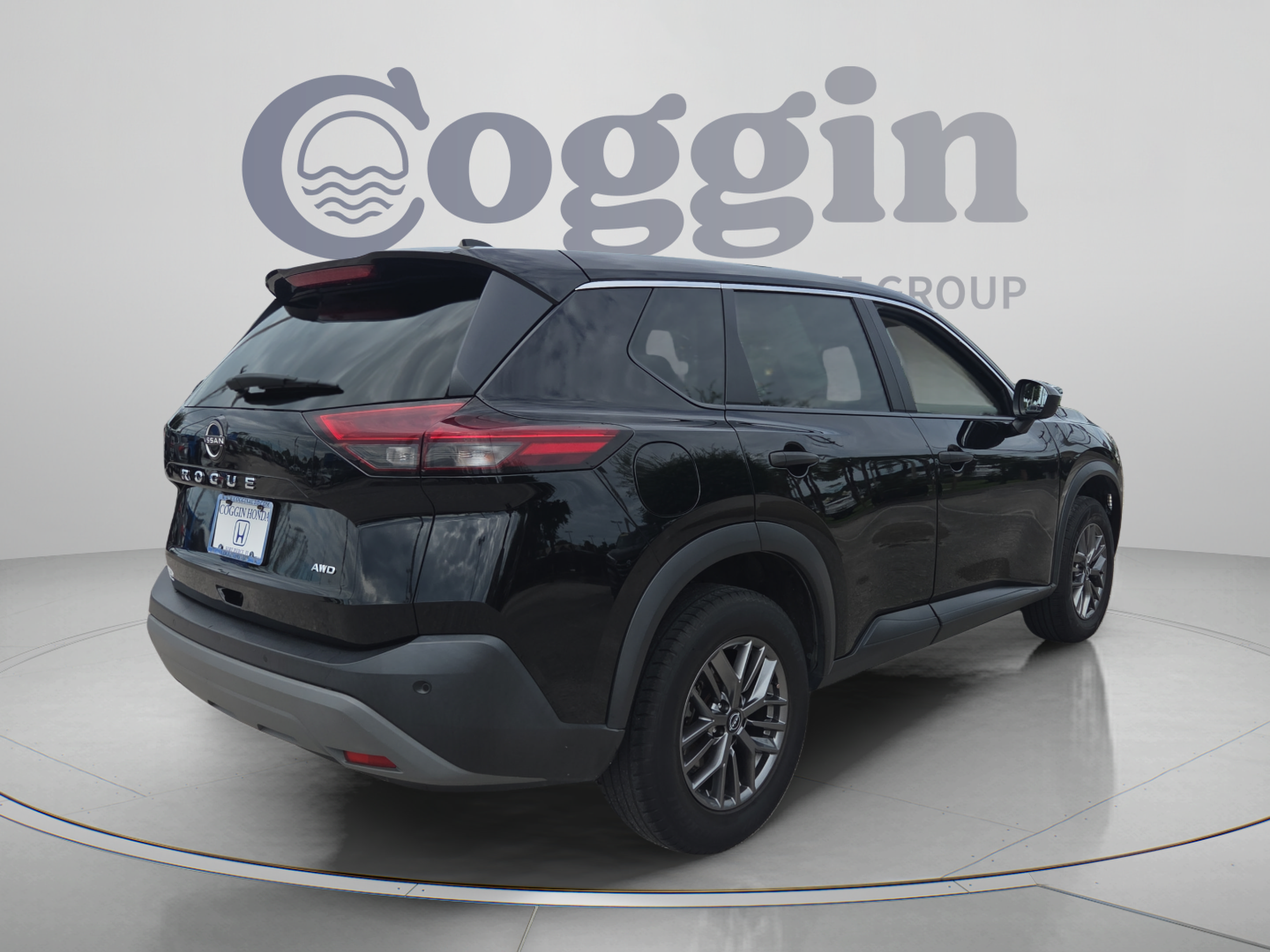 Used 2023 Nissan Rogue S AWD/4WD image 5
