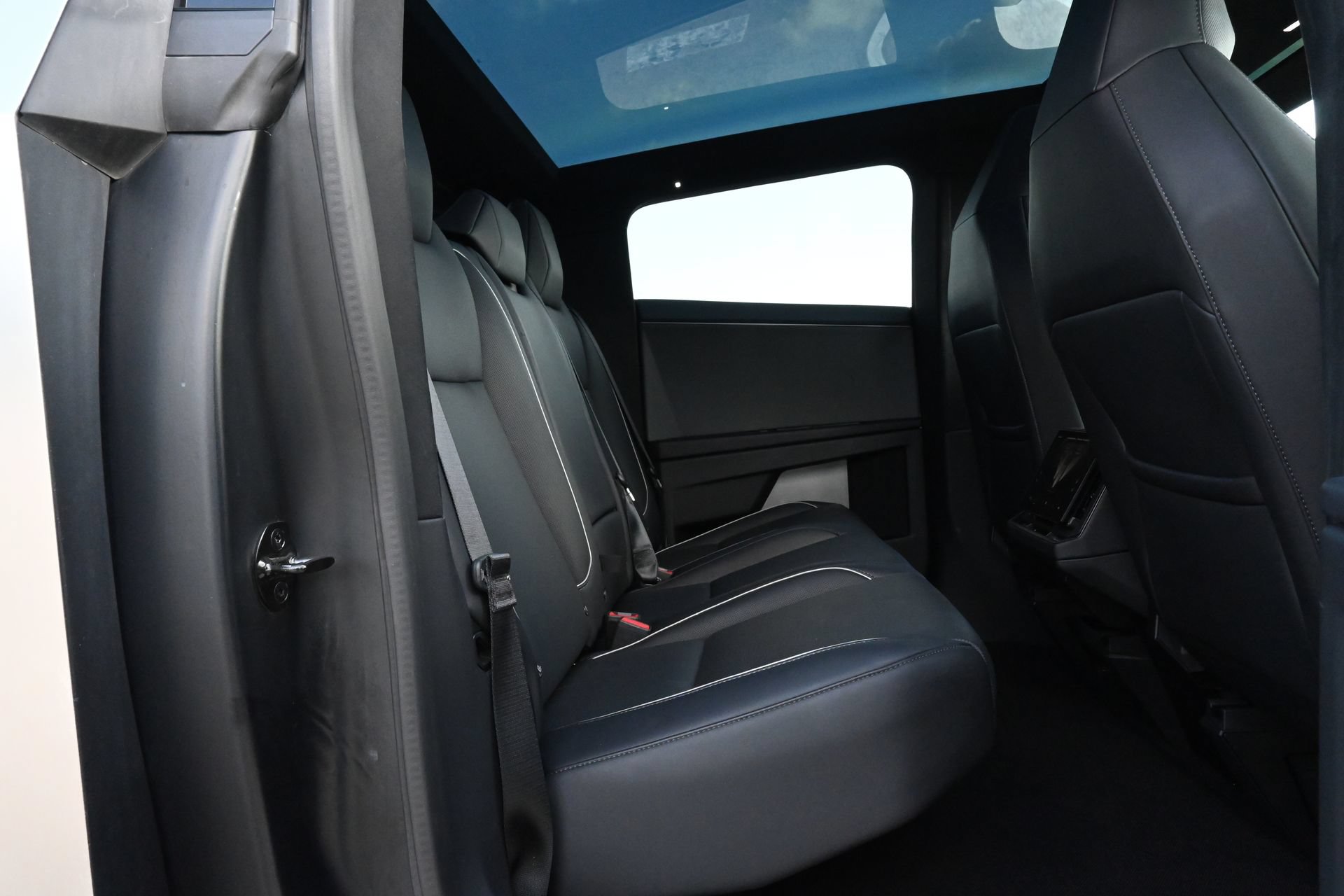 Used 2024 Tesla Cybertruck Cyberbeast AWD/4WD image 22