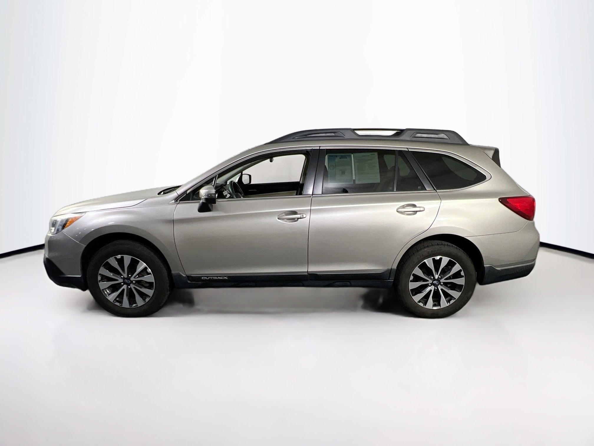 Used 2017 Subaru Outback 2.5i Limited image 8