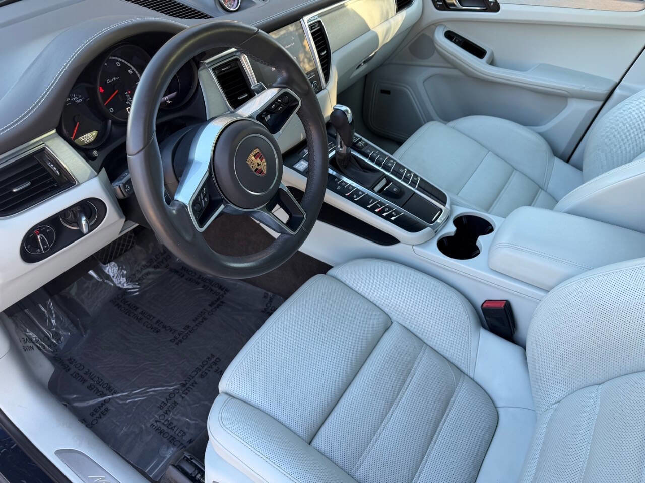 Used 2017 Porsche Macan Turbo image 38