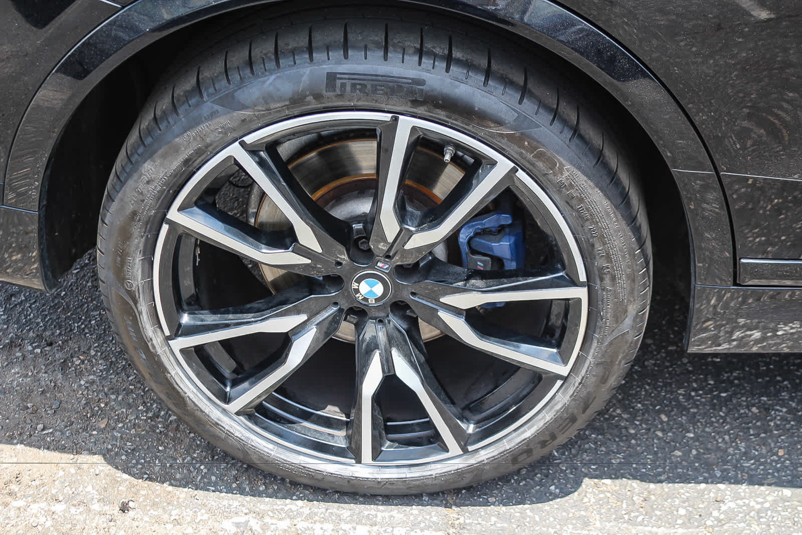 Used 2022 BMW X7 xDrive40i w/ M Sport Package AWD/4WD image 8