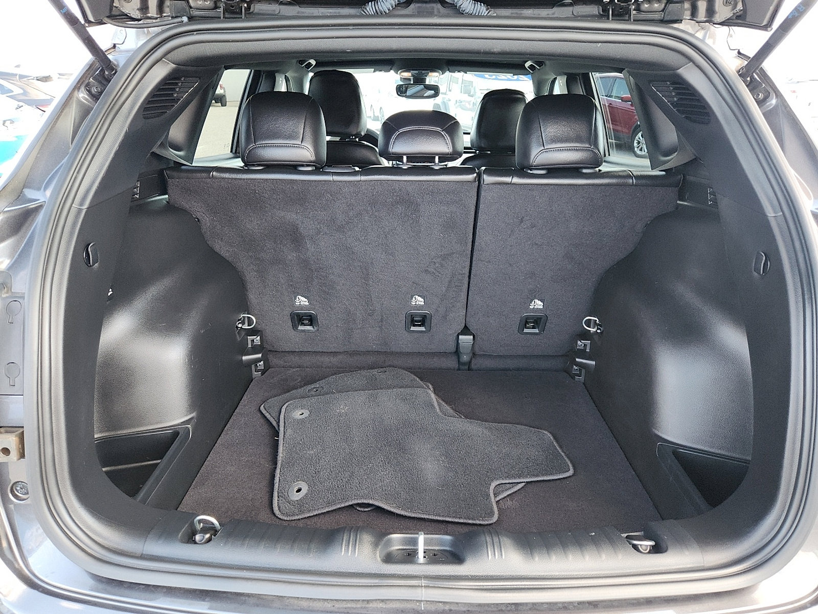 Used 2023 Jeep Compass Latitude image 10