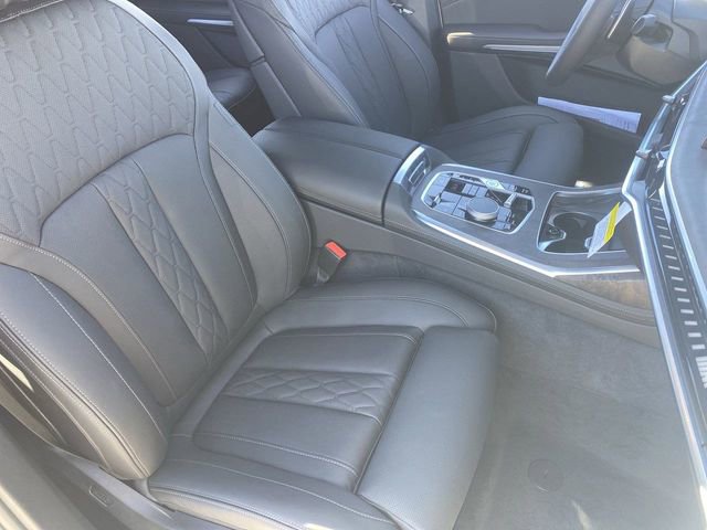 Used 2025 BMW X7 M60i w/ Climate Comfort Package image 11