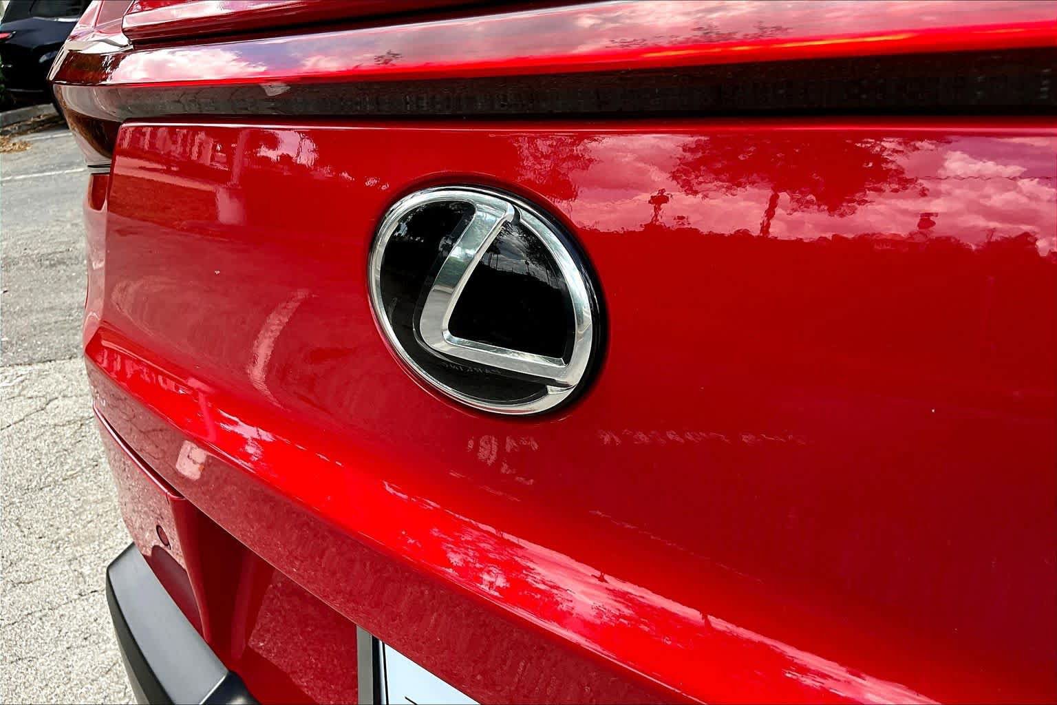 Used 2020 Lexus UX 200 w/ Premium Package image 31