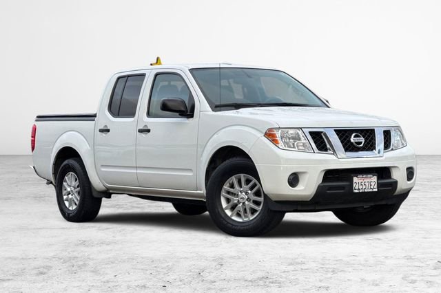 Used 2017 Nissan Frontier SV image 2