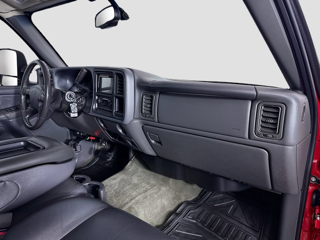 Used 2004 Chevrolet Silverado 2500 LS w/ Skid Plate Package AWD/4WD image 27