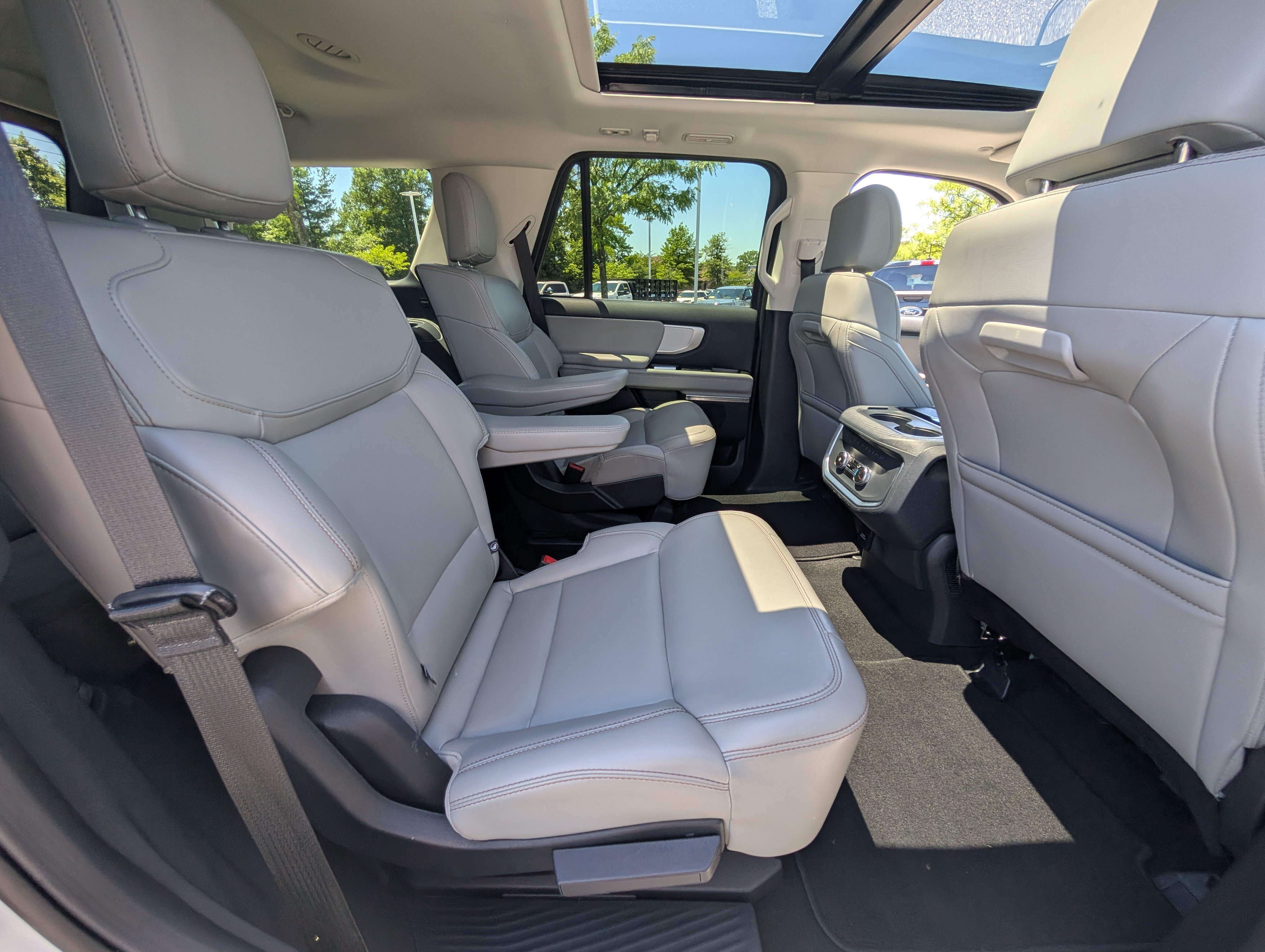 Certified 2025 Ford Expedition Active AWD/4WD image 11
