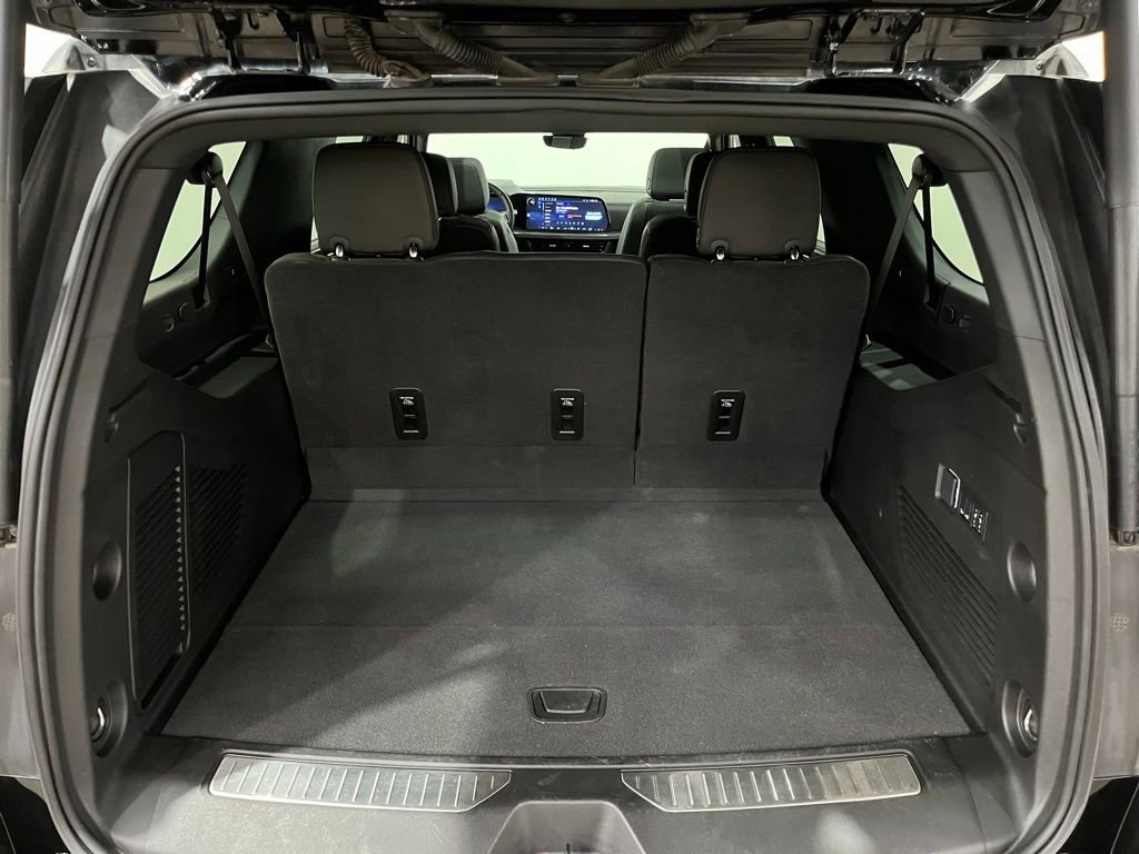 Certified 2025 Chevrolet Suburban Z71 w/ Z71 Off-Road Package image 14