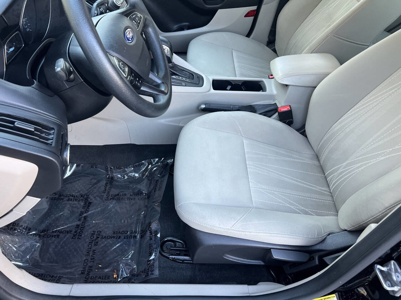 Used 2017 Ford Focus SE image 9