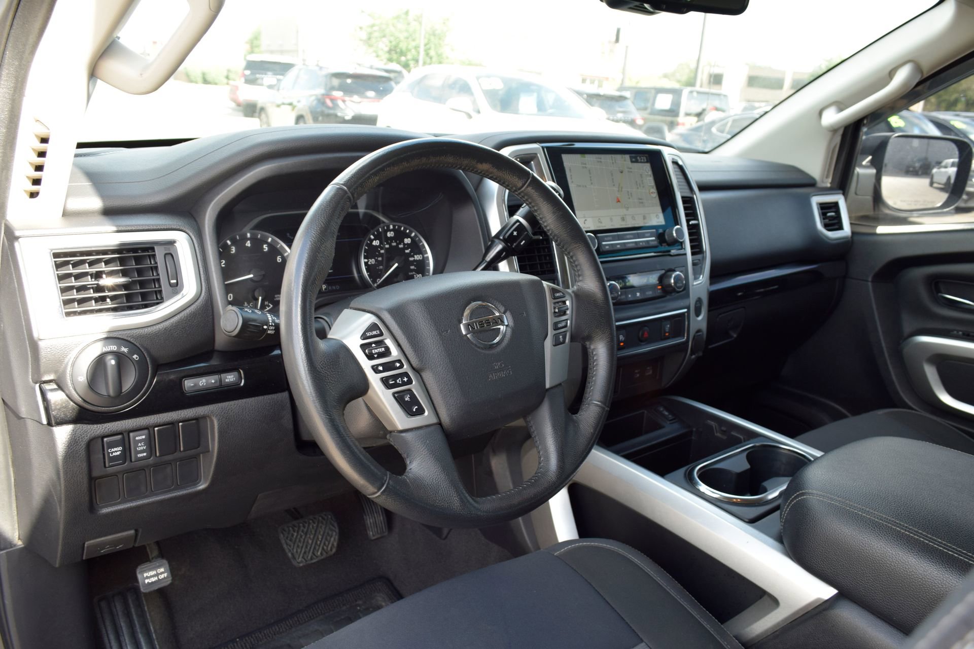 Used 2021 Nissan Titan SV w/ SV Convenience Package RWD image 17