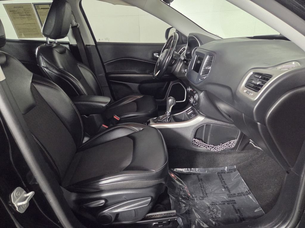 Used 2019 Jeep Compass Latitude FWD image 31