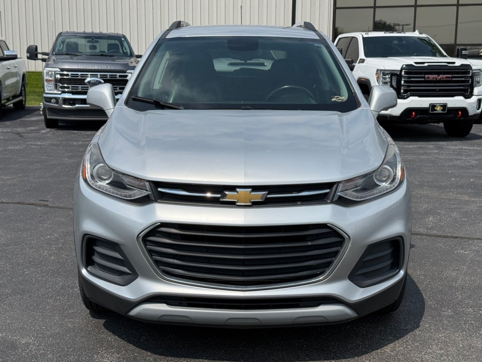 Used 2017 Chevrolet Trax LT w/ LT Convenience Package AWD/4WD image 3