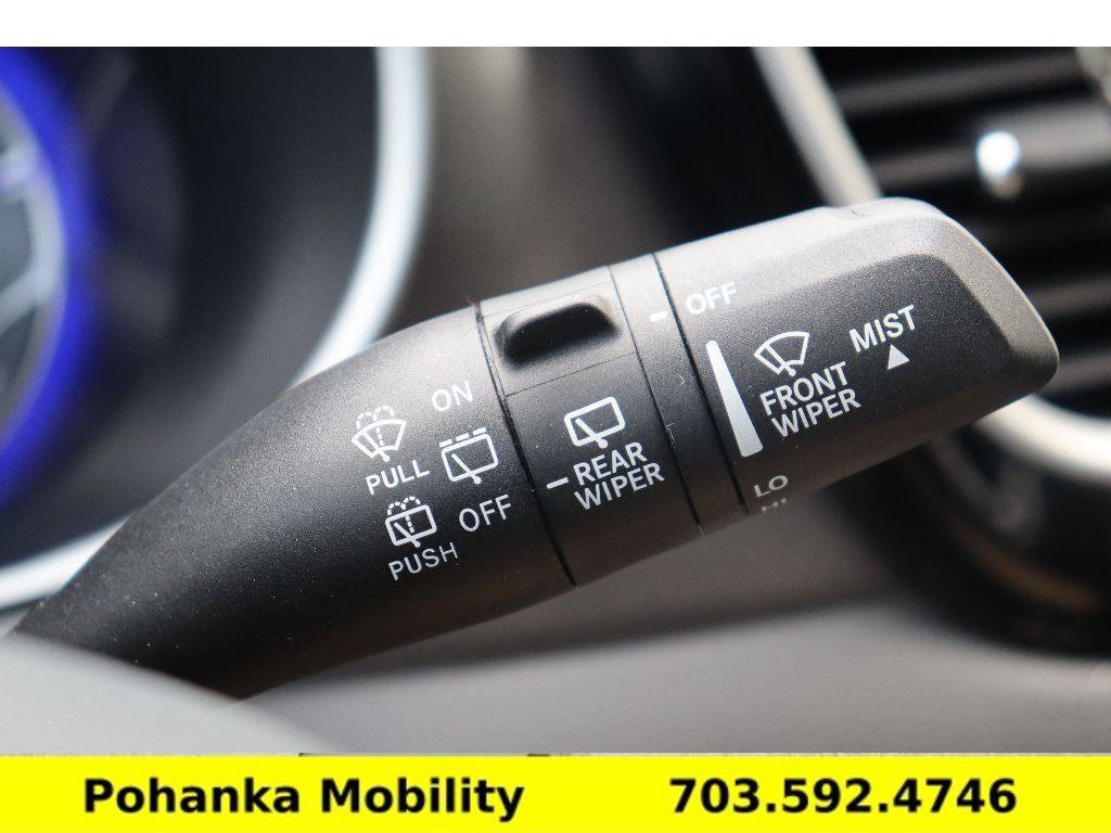 Used 2024 Chrysler Pacifica Touring-L image 14