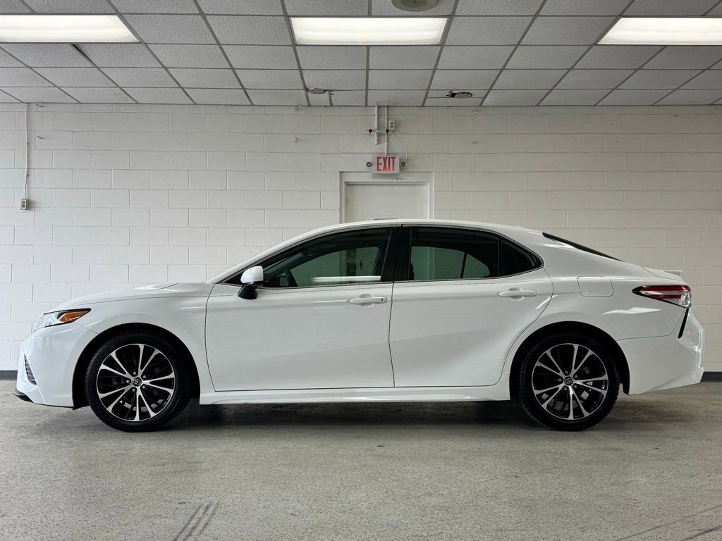 Used 2020 Toyota Camry SE image 4