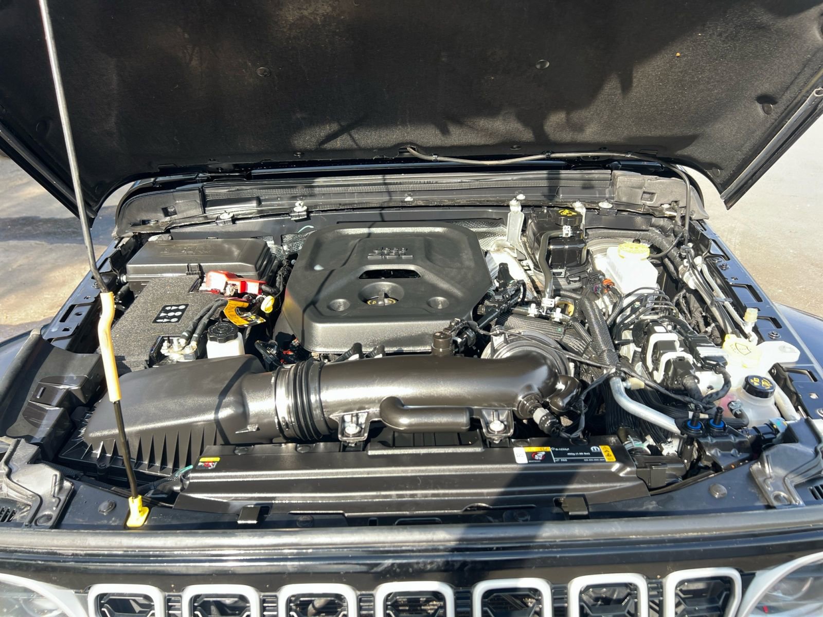 Used 2024 Jeep Wrangler Sahara image 35